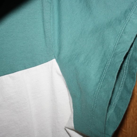 3/$15 SJB Vintage Top - Picture 5 of 9